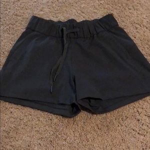 Lululemon on the fly short size 2